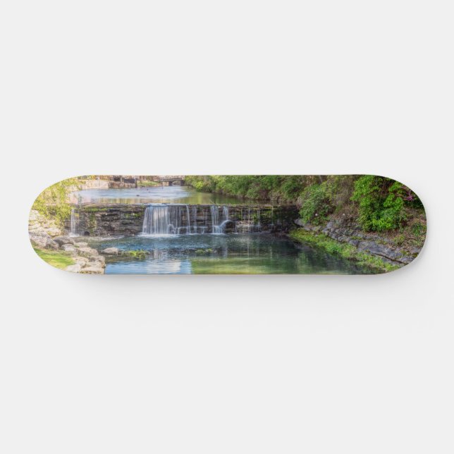 Siloam Springs Sager Creek Wasserfall Skateboard (Horizontal)