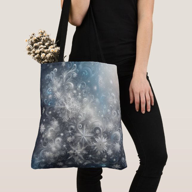 Silver and Blue Snowflake Winter Tasche (Von Nahem)