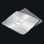 Silver Background Streifen Akzent Laptop-Sieb Laptopschutzhülle<br><div class="desc">Bild eines silbergrauen metallischen Hintergrunds mit zwei glänzenden silbernen Streifen Akzent. Optionales Monogramm.</div>