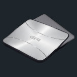 Silver Background Streifen Akzent Laptop-Sieb Laptopschutzhülle<br><div class="desc">Bild eines silbergrauen metallischen Hintergrunds mit zwei glänzenden silbernen Streifen Akzent. Optionales Monogramm.</div>