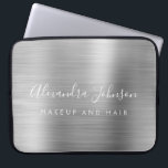 Silver Beruflich Metallic Monogram Business Laptopschutzhülle<br><div class="desc">Moderne Silver Girly Make Up und Hair Beauty Salon Imitats Metallic rostfrei elegante Monogram Werbeplakette oder Sleeve Werbe-Case. Dieses klassische berufliche Business-Computergehäuse kann so angepasst werden,  dass es Ihren mit Monogramm Skriptsignaturnamen und Ihren Beruf oder Ihre Position als Jobtitel enthält.</div>