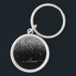 Silver Black Glitzer Script Monogram Girenname Schlüsselanhänger<br><div class="desc">Silver und Black Sparkle Glitzer Script Monogram Name Keychains (Key Chain). Das macht den perfekten 16 Geburtstag,  Hochzeit,  Brautparty,  Jubiläum,  Babydusche oder Junggeselinnen-Abschied Geschenk für jemanden,  der Lieben glamourösen Luxus und schicke Stile.</div>
