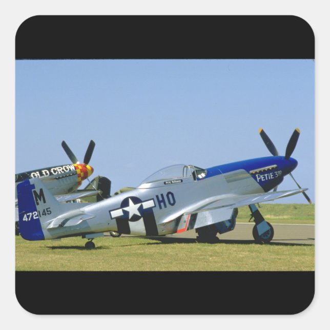 Silver & Blue, P51 Mustang, Side_WWII-Flugzeug Quadratischer Aufkleber (Vorderseite)