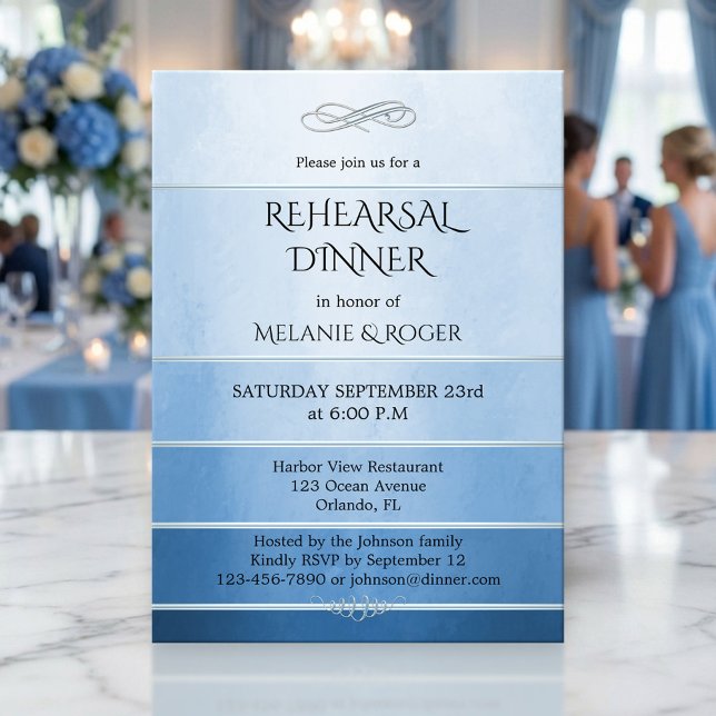 Silver Blue Strip Tone auf Tone Probe Abendessen Einladung (Rehearsal dinner invitation featuring a watercolor painted blue tone on tone striped design)