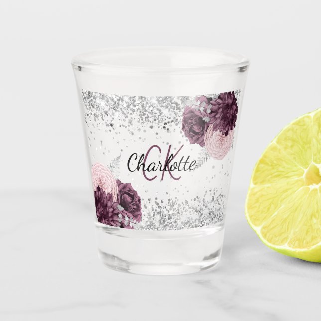 Silver burgundy florale elegant monogram name schnapsglas (Vorderseite)