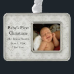 Silver Damask Baby's First Christmas Rahmen-Ornament Silber<br><div class="desc">Elegantes Sake-Foto mit silberfarbenem Damast-Muster und Raum für Personalisierung. Vollständig anpassbar.</div>