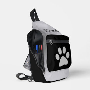 Silver Dog Paw auf schwarzem Hintergrund Crossbody Bag