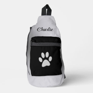 Silver Dog Paw auf schwarzem Hintergrund Crossbody Bag
