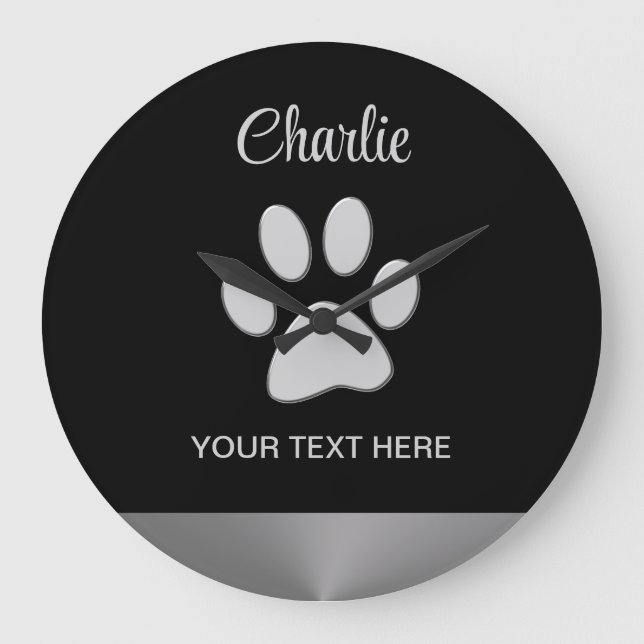 Silver Dog Paw auf schwarzem Hintergrund Große Wanduhr (Vorderseite)