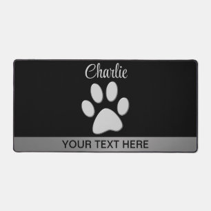 Silver Dog Paw auf schwarzem Hintergrund Schreibtischunterlage