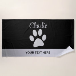 Silver Dog Paw auf schwarzem Hintergrund Strandtuch