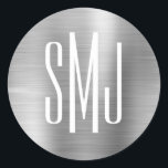 Silver Foil Three Letter Monogram Runder Aufkleber<br><div class="desc">Ein einfaches,  dreiteiliges Monogramm-Design für Gunst-Aufkleber. Hochzeitspaar 3-Buchstaben-Monogramm-Umschlag Aufkleber. Der Hintergrund ist mit einem Imitat silber graue,  ombre metallische Folie digitale Kunst Grafik. Der digitale Kunsteffekt druckt wie ein Foto mit einem mit Monogramm Textdesign.</div>