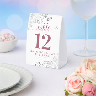 Silver Frills Rose auf White Wedding Tischnummer Tischaufsteller