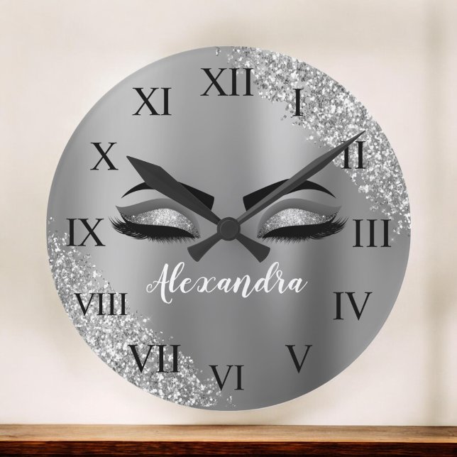 Silver Glitter Sparkle Eyelashes Monogram Große Wanduhr (Von Creator hochgeladen)