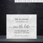 Silver Glitzer Budget Hochzeit speichern Sie das D Flyer<br><div class="desc">Bitte beachten Sie, dass dies Save the Date auf Flyer Papier und sehr dünn ist. Umschläge sind nicht enthalten. Für eine dickere Save the Date Karte (das gleiche Design) besuchen Sie bitte unseren Shop. Eine trendige Hochzeit speichern Sie das Datum. Ein Imitat silberner Hintergrund. Dekoriert mit Imitaten Glitzer Glitzern. Personalisieren...</div>