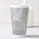 Silver Glitzer Glam Bling Personalisiert Metallic Milchtasse<br><div class="desc">Dieses silber gebürstete Metall und glamouröse Imitate Glitzer gemustert latte Tasse mit Ihrem eigenen individuelle Name leicht personalisieren.</div>