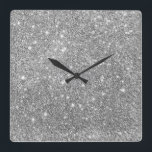 Silver Glitzer Glitzern Quadratische Wanduhr<br><div class="desc">Sie können das Design weiter personalisieren, wenn Sie es bevorzugen, z.B. indem Sie Ihren Namen oder einen anderen Text hinzufügen oder das Bild anpassen - klicken Sie einfach auf 'Anpassen', um alle Optionen anzuzeigen.</div>