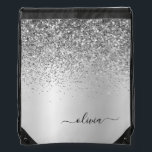 Silver Glitzer Metal Monogram Name Girl Sportbeutel<br><div class="desc">Silber Imitate Foil Metallic Sparkle Glitzer gebürstete Metal Monogram Name Drawstring Bag. Das macht den perfekten Abschluss,  süßen 16 Geburtstag,  Hochzeit,  Brautparty,  Jubiläum,  Babydusche oder Junggeselinnen-Abschied Geschenk für jemanden,  die Lieben glamourösen Luxus und schicke Stile.</div>