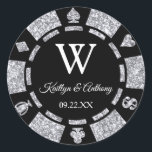 Silver Glitzer Poker Chip Casino Hochzeit Runder Aufkleber<br><div class="desc">Feiern Sie stilvoll mit diesen trendigen Poker-Chip-Aufklebern. Das Design ist leicht mit Ihrer eigenen Formulierung zu personalisieren und Ihre Familie und Freunde werden begeistert sein,  wenn sie diese fabelhaften Party-Aufkleber sehen.</div>