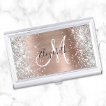 Silver Glitzer Rose Gold Foil Girl Monogram Visitenkarten Dose<br><div class="desc">Girly Imitate funkelnd silber Glitzer Highlights auf beiden Seiten Kanten, über einem Imitat rosa rot Rose Gold gebürstete Metallfolie. Das Monogramm zeichnet sich durch eine elegante Kombination aus Schwarz und Weiß-Kalligraphie aus. Passen Sie die Stile des Schriftartes an, um Ihr eigenes Zubehör für den Chef ihres eigenen Unternehmens zu kreieren....</div>
