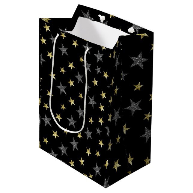 Silver & Gold Stars Black Hollywood Star Party Mittlere Geschenktüte (Vorderseite Schrägansicht)