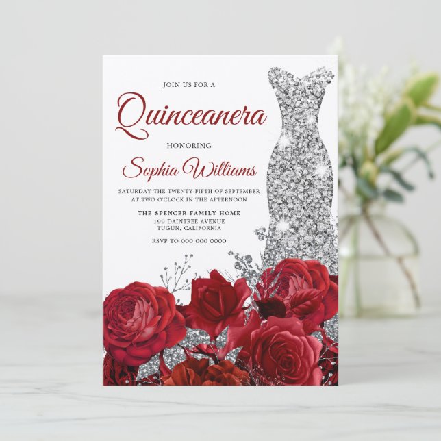 Silver Gown Rote Rosen Shimmer Quinceanera Party Einladung (Stehend Vorderseite)