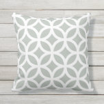 Silver Gray Geometric Muster Außenpolster Kissen Für Draußen<br><div class="desc">Silber Graue Kreuzungen kreisen geometrische Muster Außenkissen. Made in the USA. UV- und mildbeständige Gartenkissen oder Sitzkissen mit modernen Designs in hellen Sommerfarben. Erhältlich in 16 oder 20 Zoll Quadrat und 13 mal 21 rechteckige Größen. Einschließlich einfügen. (Auch als Innencouch oder Sofa-Kopfkissen erhältlich, wählen Sie einfach Baumwolle oder Polyester aus...</div>