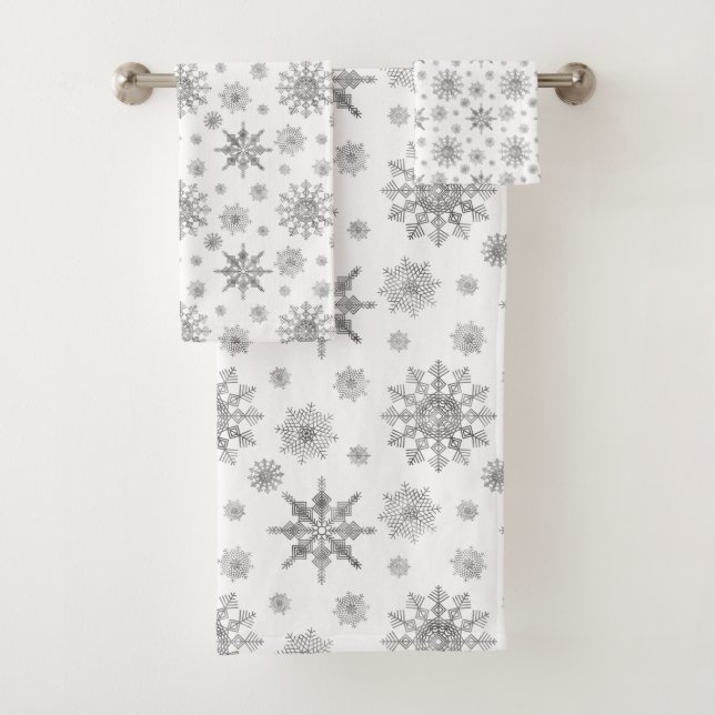 Silver Gray Snowflakes Pattern Badhandtuch Set (Insitu)