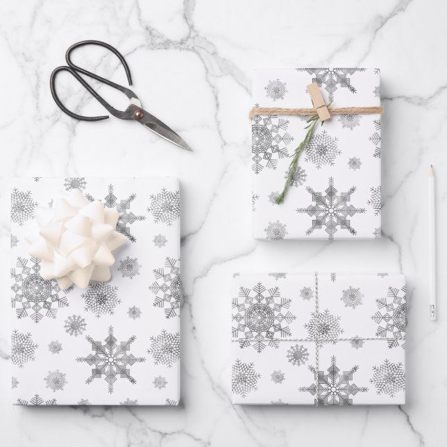Silver Gray Snowflakes Pattern Geschenkpapier Set (Vorderseite)