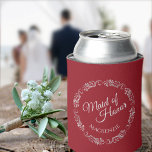 Silver Lace auf Crimson Red Trauzeugin Wedding Dosenkühler<br><div class="desc">Diese lustige Hochzeit kann Coolers mit einem eleganten Design mit eleganten Skript-Text-Trauzeugin und ihren Namen umgeben von laky Imitate Folie silber figree oder curls und Wirbel. Ein guter Weg,  ihr dafür zu danken,  dass sie Teil eures Brautparty war.</div>