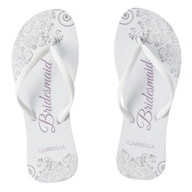 Silver Lace & Lavender Script Bridesmaid Wedding Flip Flops (Fußbett)