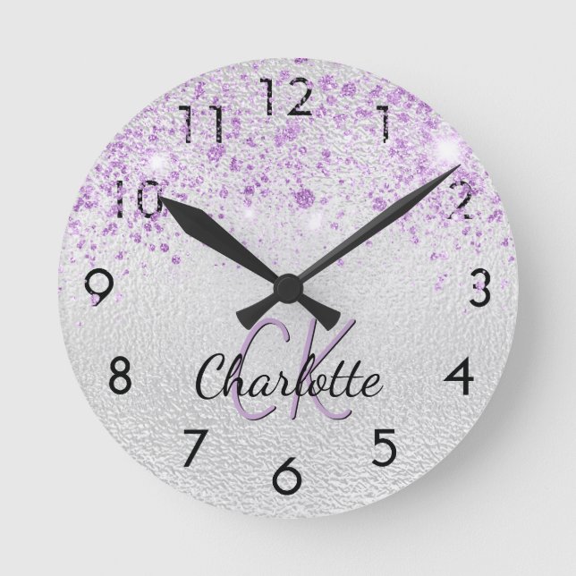 Silver Lavendel Glitzern Monogramm Runde Wanduhr (Vorderseite)
