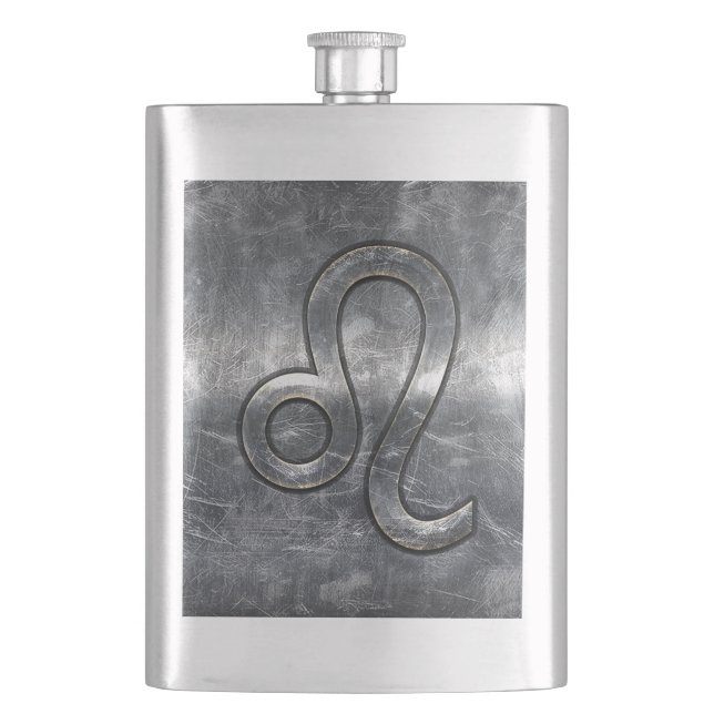 Silver Leo Zodiac Sign in Grunge Distressed Style Flachmann (Vorderseite)