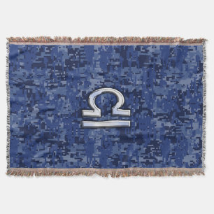 Silver Libra Zodiac Sign auf blauer digitaler Camo Decke
