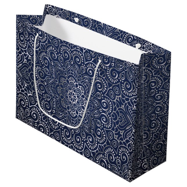 Silver Mandala Große Geschenktüte (Vorderseite Schrägansicht)