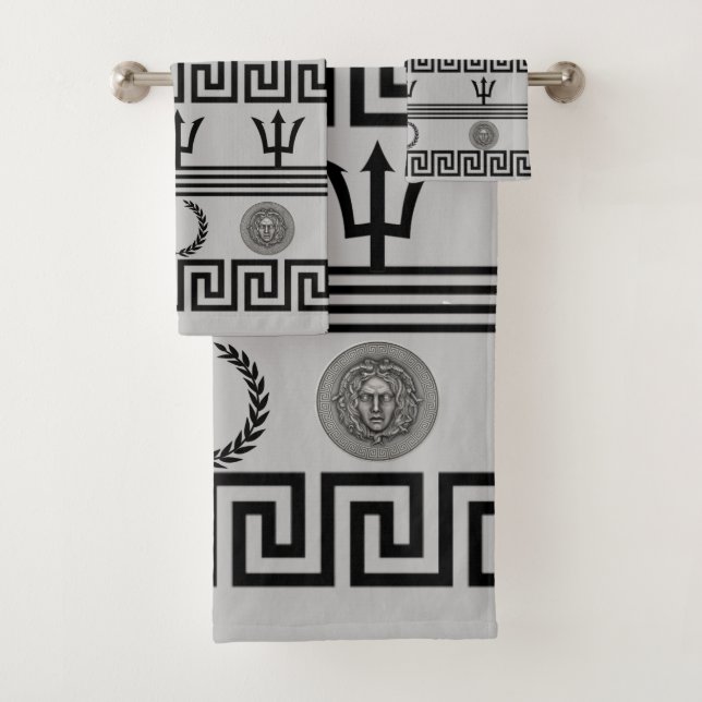 Silver Medusa, griechischer Key Graue Badhandtuch Set (Insitu)
