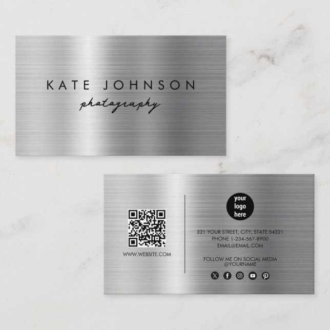 Silver Metal Modernes Script QR Code Social Media Visitenkarte (Vorne/Hinten)