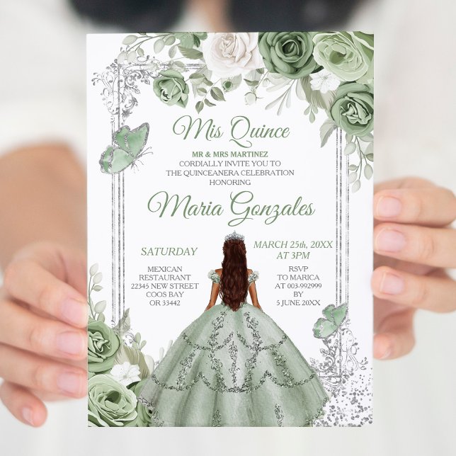 Silver Mis Quince Sage Green Floral Quinceañera Einladung (Von Creator hochgeladen)