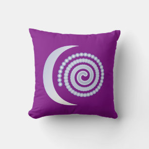 Silver Moon Spiral auf lila Kissen