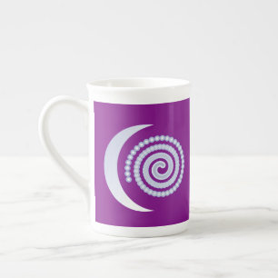 Silver Moon Spiral auf lila Prozellantasse