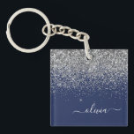 Silver Navy Blue Girl Glitzer Sparkle Monogram Schlüsselanhänger<br><div class="desc">Navy Blue und Silver Imitats Foil Sparkle Glitzer Script Monogram Name Schlüsselanhänger. Das macht den perfekten 16 Geburtstag,  Hochzeit,  Brautparty,  Jubiläum,  Babydusche oder Junggeselinnen-Abschied Geschenk für jemanden,  der Lieben glamourösen Luxus und schicke Stile.</div>