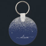 Silver Navy Blue Glitzer Giron Monogram Name Schlüsselanhänger<br><div class="desc">Navy Blue und Silver Sparkle Glitzer Script Monogram Name Keychains (Key Chain). Das macht den perfekten 16 Geburtstag,  Hochzeit,  Brautparty,  Jubiläum,  Babydusche oder Junggeselinnen-Abschied Geschenk für jemanden,  der Lieben glamourösen Luxus und schicke Stile.</div>