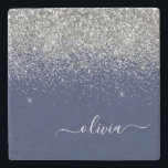Silver Navy Blue Glitzer Giron Monogram Name Steinuntersetzer<br><div class="desc">Navy Blue und Silver Sparkle Glitzer Script Monogram Name Stone Tile. Das macht den perfekten Abschluss,  süßen 16 Geburtstag,  Hochzeit,  Brautparty,  Jubiläum,  Babydusche oder Junggeselinnen-Abschied Geschenk für jemanden,  die Lieben glamourösen Luxus und schicke Stile.</div>