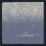 Silver Navy Blue Glitzer Giron Monogram Name Steinuntersetzer<br><div class="desc">Navy Blue und Silver Sparkle Glitzer Script Monogram Name Stone Tile. Das macht den perfekten Abschluss,  süßen 16 Geburtstag,  Hochzeit,  Brautparty,  Jubiläum,  Babydusche oder Junggeselinnen-Abschied Geschenk für jemanden,  die Lieben glamourösen Luxus und schicke Stile.</div>