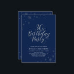 Silver & Navy Blue Modern Chic 30. Geburtstag Part Einladung<br><div class="desc">Feiern wir Ihren besonderen Tag mit dieser stilvollen silbernen Party Einladung. Dieses Design zeichnet sich durch die schicke silberne Typografie "30. Geburtstag Party" mit funkelnder Grafik aus. Die Hintergrundfarbe ist Set-zu-Marineblau, aber fühlen Sie sich frei zu ändern, um es an Ihr Party-Thema anzupassen. Mehr Geburtstagseinladungen und Party-Vorräte gibt es in...</div>