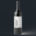 Silver Peacock Wedding Wine Label Weinetikett<br><div class="desc">Genießen Sie ein einzigartiges Weinetikett für Ihren Hochzeitsempfang mit dem Silberpfauenwein-Label. Das Wine Label Design besticht durch einen eleganten Pfau vor zartem Laub und Grunge-Hintergrund. Personalisieren Sie mit dem Bräutigam und den Namen der Braut zusammen mit dem Hochzeitstag. Mit diesem Design sind auch weitere Hochzeitswaren erhältlich.</div>