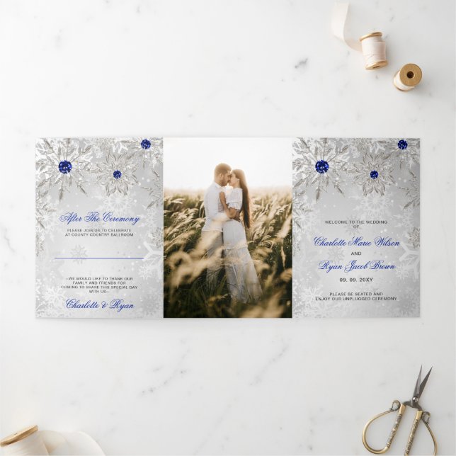 Silver Royal Blue Snowflake Winter Wedding Dreifach-gefaltete Programmkarte (Außenbereich)