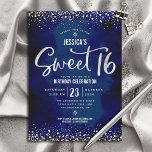 Silver Script Navy Wasserfarbe Sweet 16 Geburtstag Einladung<br><div class="desc">"Happy Sweet 16". Schicken Sie diese dramatische, atemberaubende, einfache, festliche, moderne, personalisierte Party Einladung für eine Veranstaltung, an die Sie sich erinnern können. Funkelnd silberne Imitate-Typografie-Skript und winzige Konfetti-Glitzer-Punkte überlagern einen raffinierten tiefroyal blauen Aquarellhintergrund. Personalisieren Sie den benutzerdefinierten Text mit dem Namen Ihrer Tochter und anderen Party-Details. Ideal für die...</div>