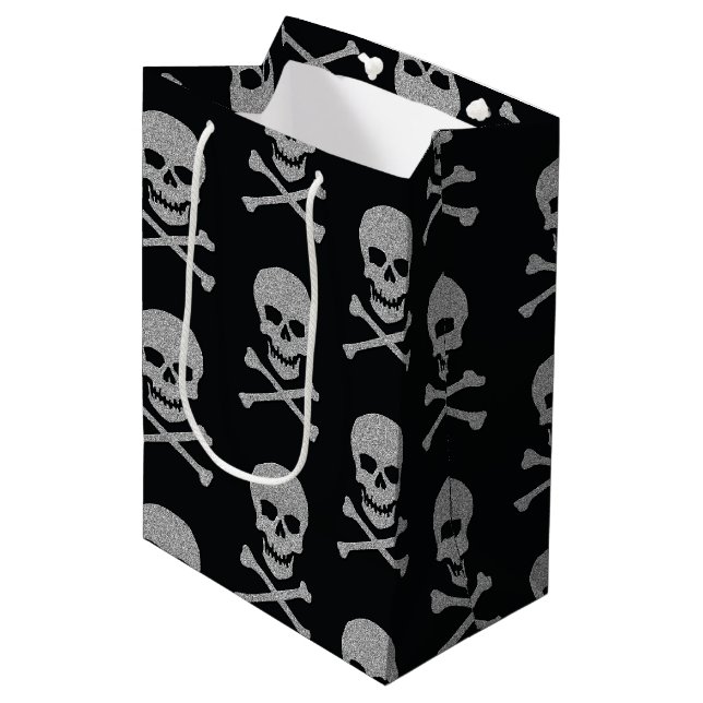 Silver Skull & Crossbones Halloween Mittlere Geschenktüte (Vorderseite Schrägansicht)