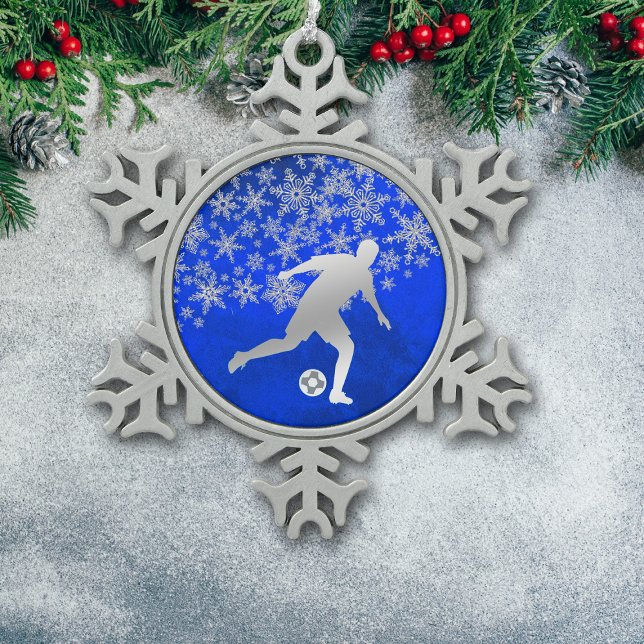 Silver Snowflake Soccer Player auf Blue Schneeflocken Zinn-Ornament (Von Creator hochgeladen)